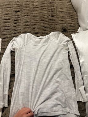 Lululemon long sleeve size 4